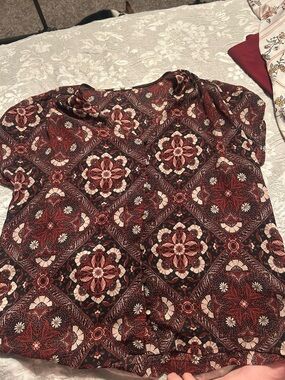 Womens Short Sleeve Paisley Tile Print Top - Burgundy